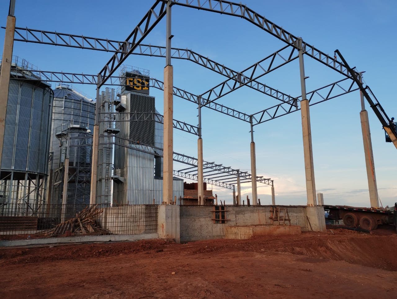 Cobertura da moega, fornalha e expedição — Firminópolis, GO — foto 1