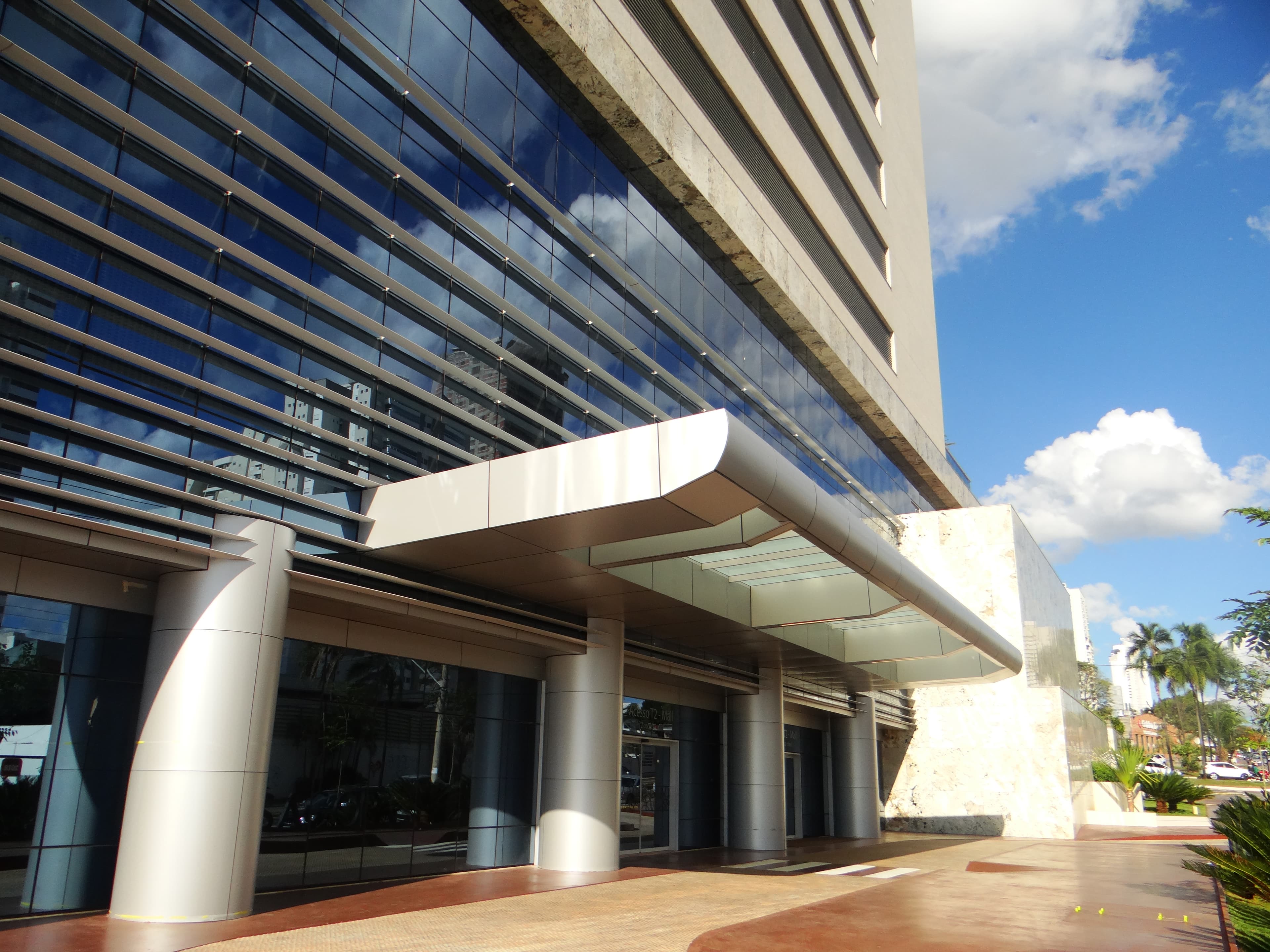 Mezanino, marquises, mastro da bandeira e pórtico — Goiânia, GO — foto 3