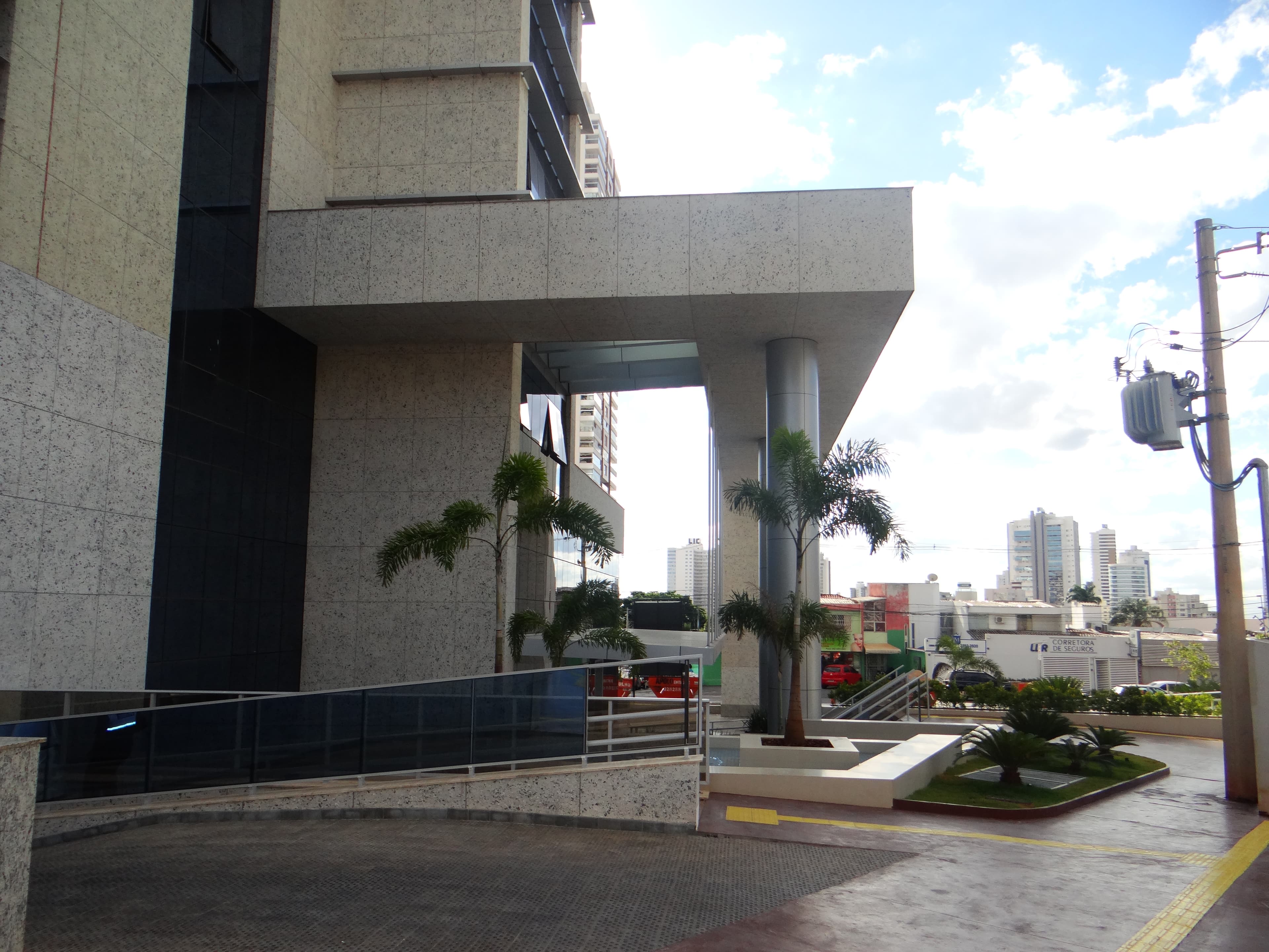 Mezanino, marquises, mastro da bandeira e pórtico — Goiânia, GO — foto 8